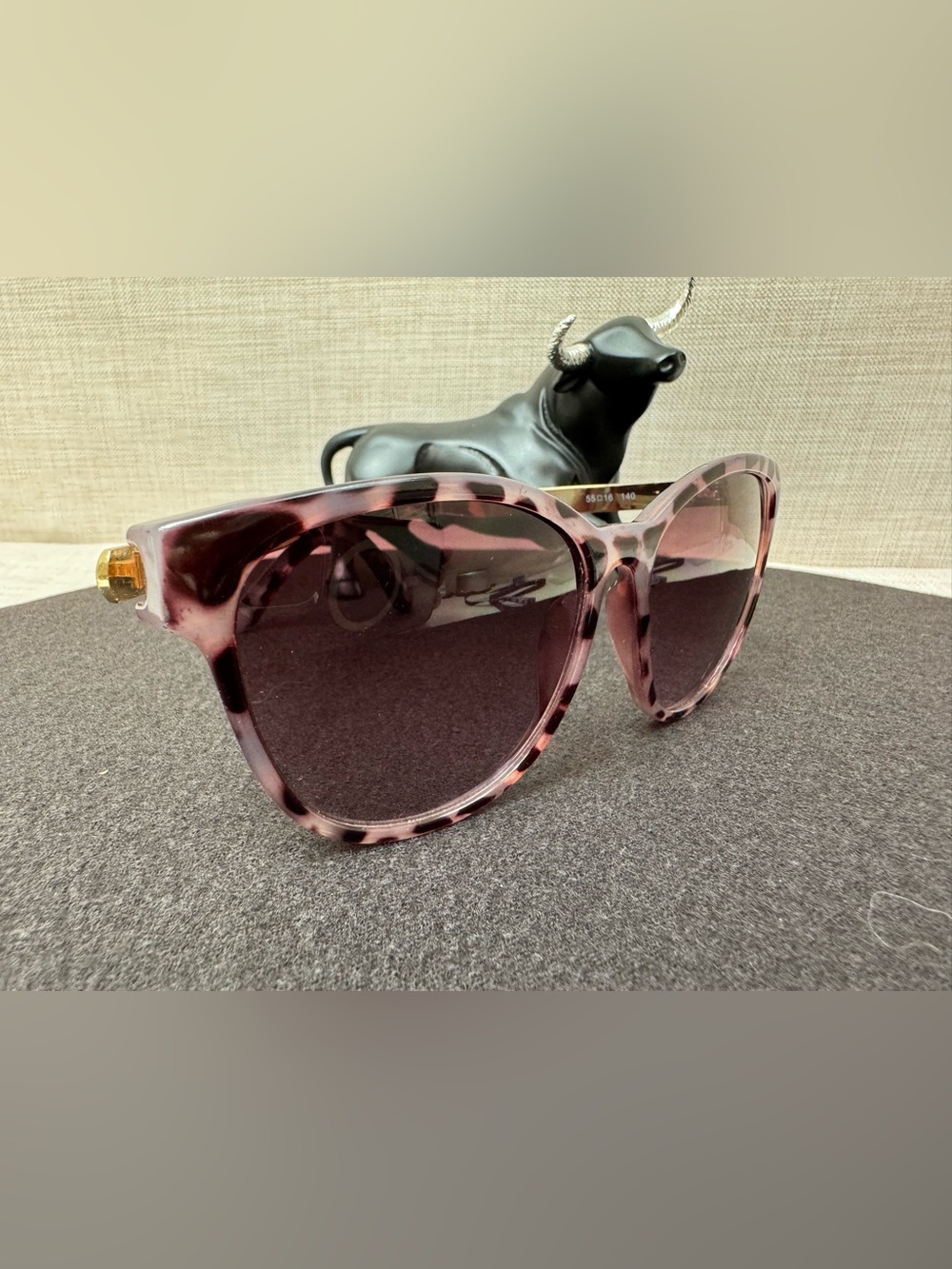 Fossil cat-eye sunglasses feature a beautiful pink-purple tortoiseshell
